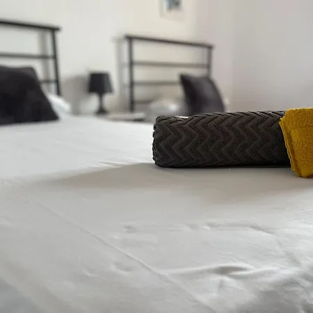 Habitación en casa particular , Adriana