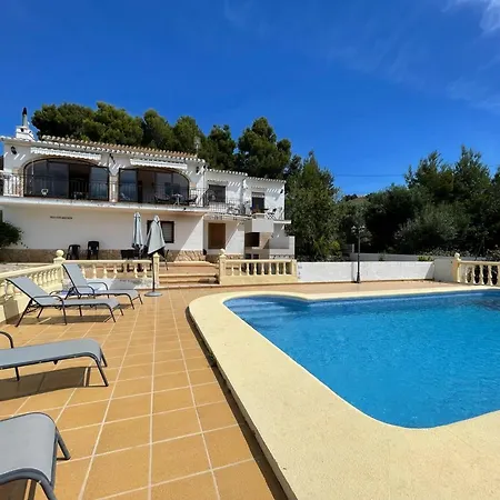 Casa De Huespedes , Adriana